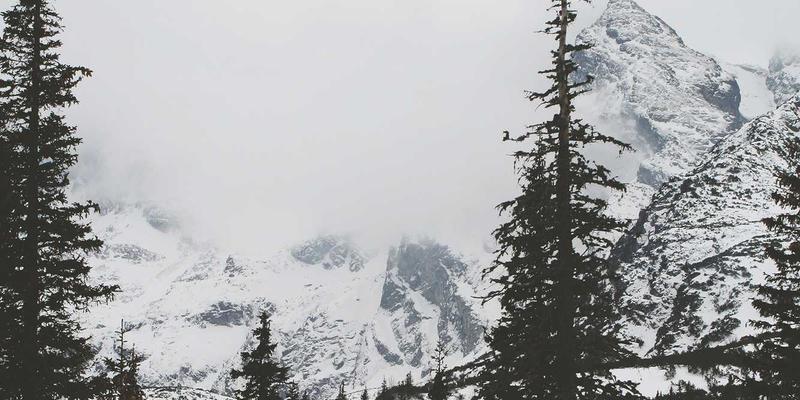 从千子彩到现代妆容：中国传统色谱如何点亮你的美妆技巧