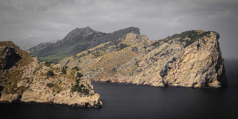 化妆教程揭秘：千子彩矿物颜料古法研磨技艺如何重塑现代彩妆粉体质地 | 美妆分享